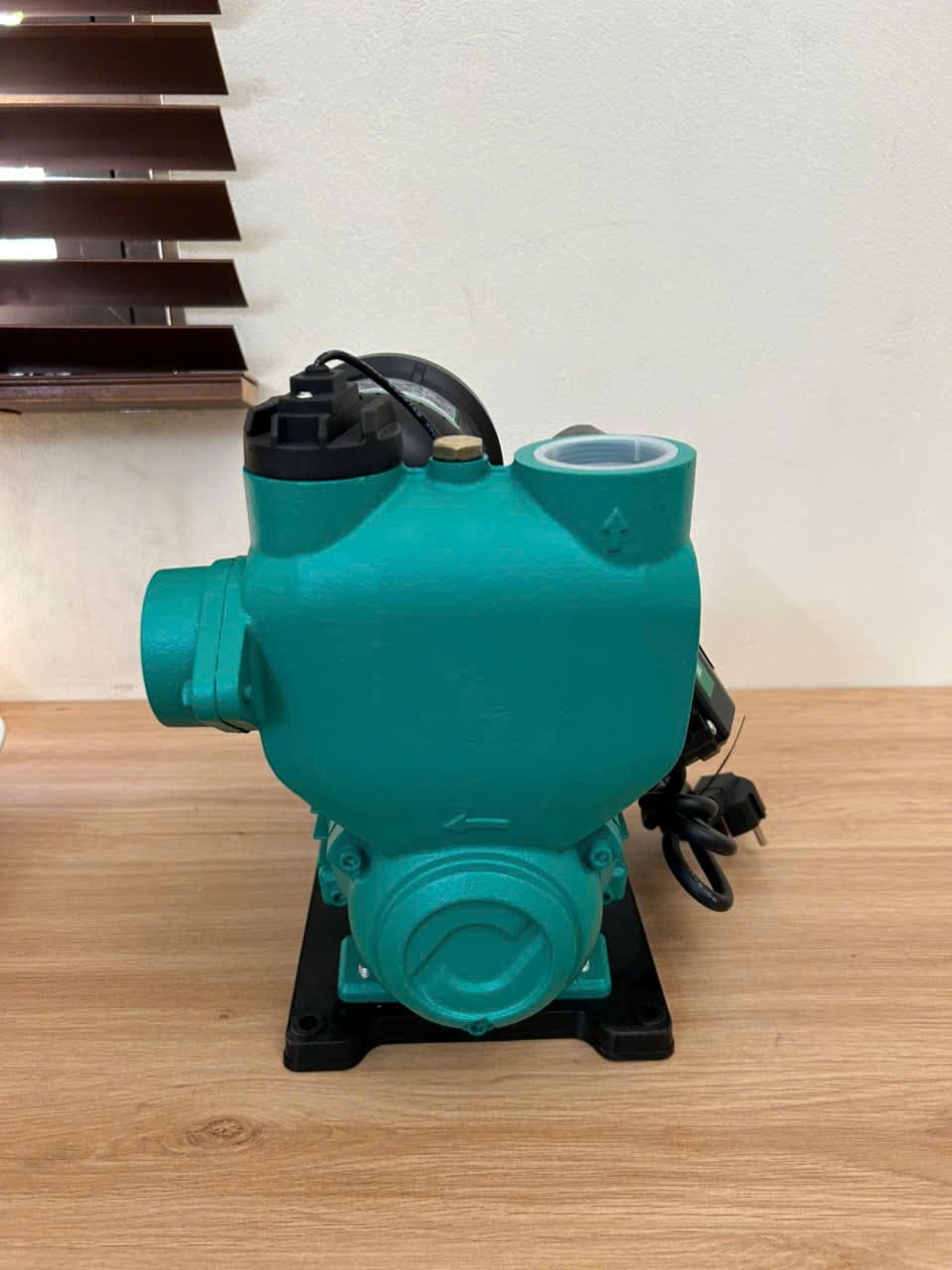UPTI - Máy bơm tăng áp PW-200A-0.2KW-220V (200W - 220V)